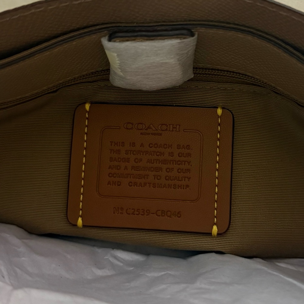 Coach Town Tote Bag In Signature Canvas Reversible NWT Light Khaki Chalk F76636 - Picture 7 of 7